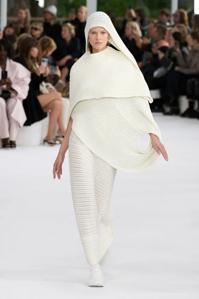 Look 24